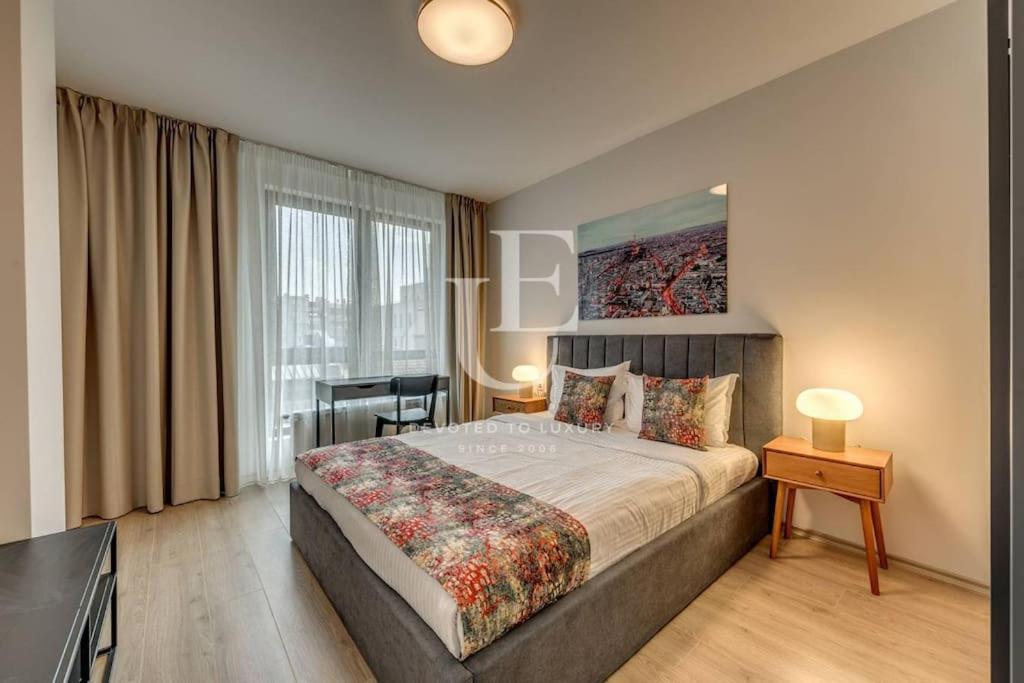 New York: A Spacious Modern Apartment With Parking Sofia Exterior photo